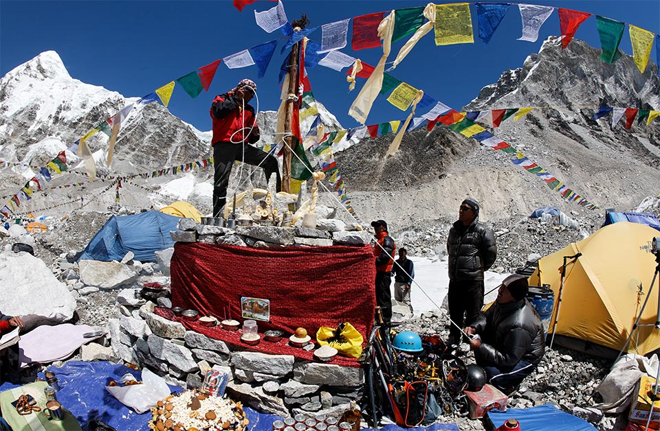 putting the flag pole up